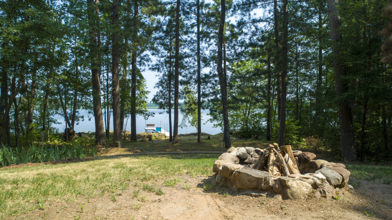 **SALE PENDING** BEAUTIFUL HOME INSIDE AND OUTSIDE ON THE MINONG